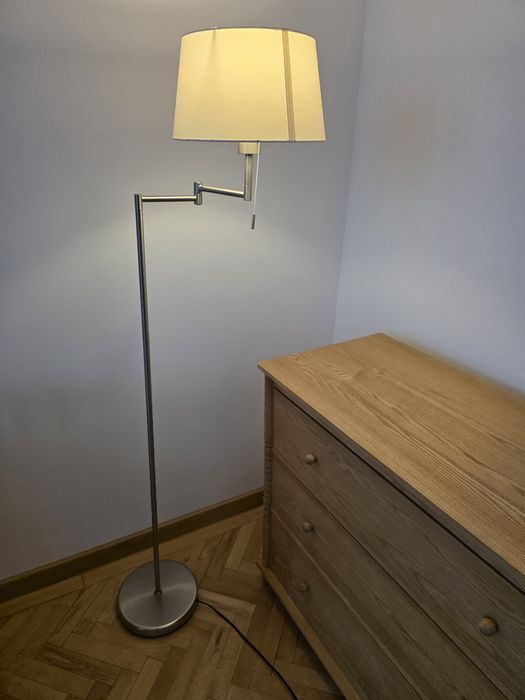 Lampadar argintiu, inox, cu abajur rotativ