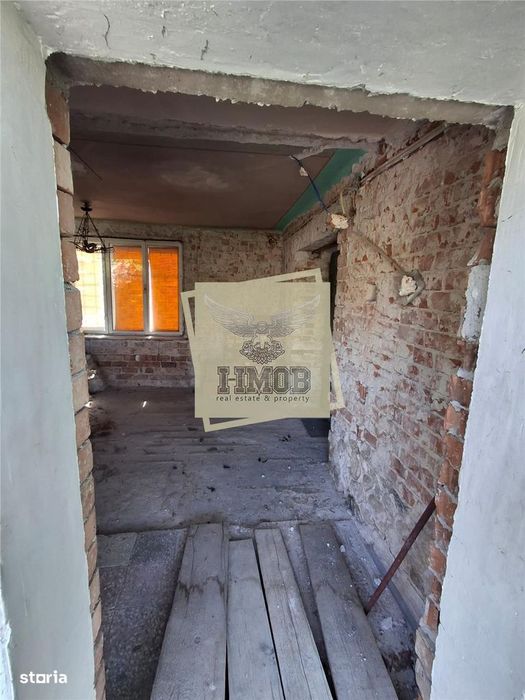Apartament cu pivnita si curte de 211 mp zona 0
