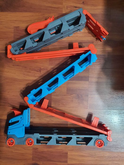 Игрален комплект 2 In 1 Hot Wheels - Мега автовоз и писта