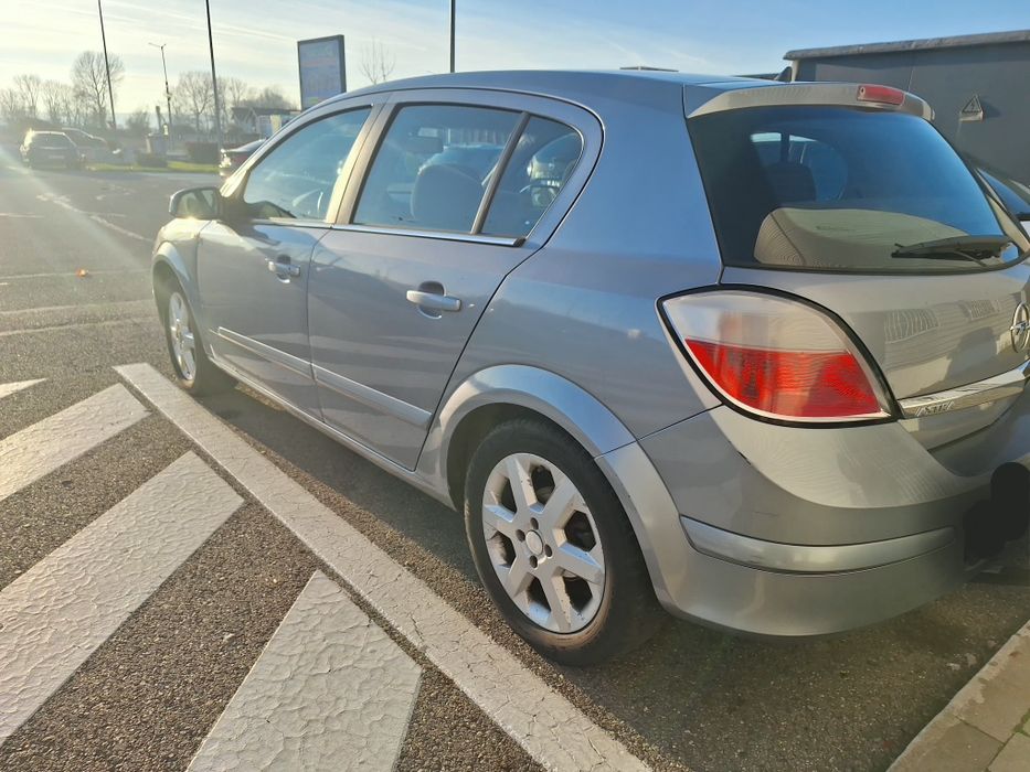 Opel astra H 1 6 benzina