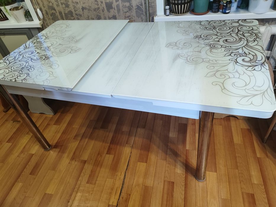 Продам обеденный стол