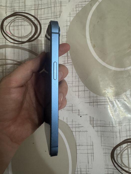 Продается Iphone 13 в хорошем состояние
