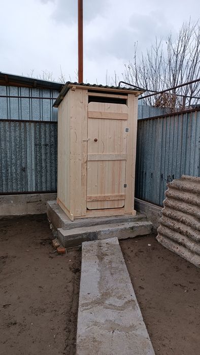 Уличный туалет разного вида