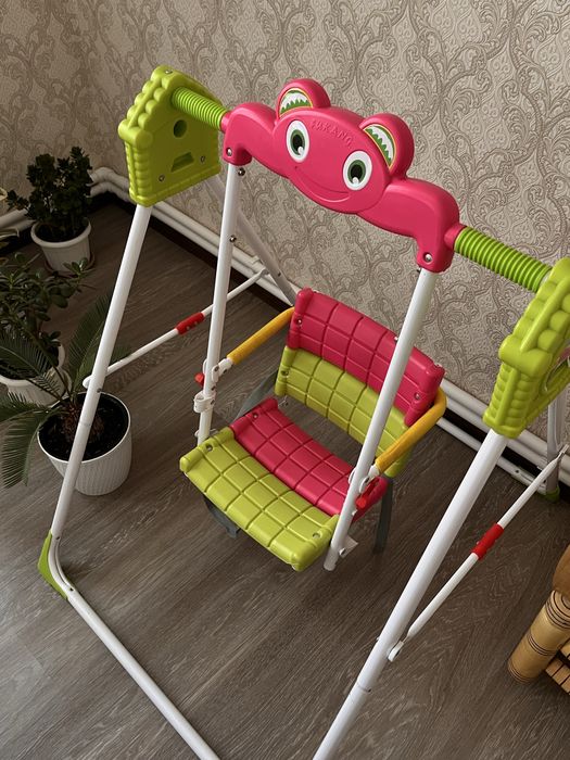 Качеля и бесік сатылады,бесік новый,таза материалдан жасалынган