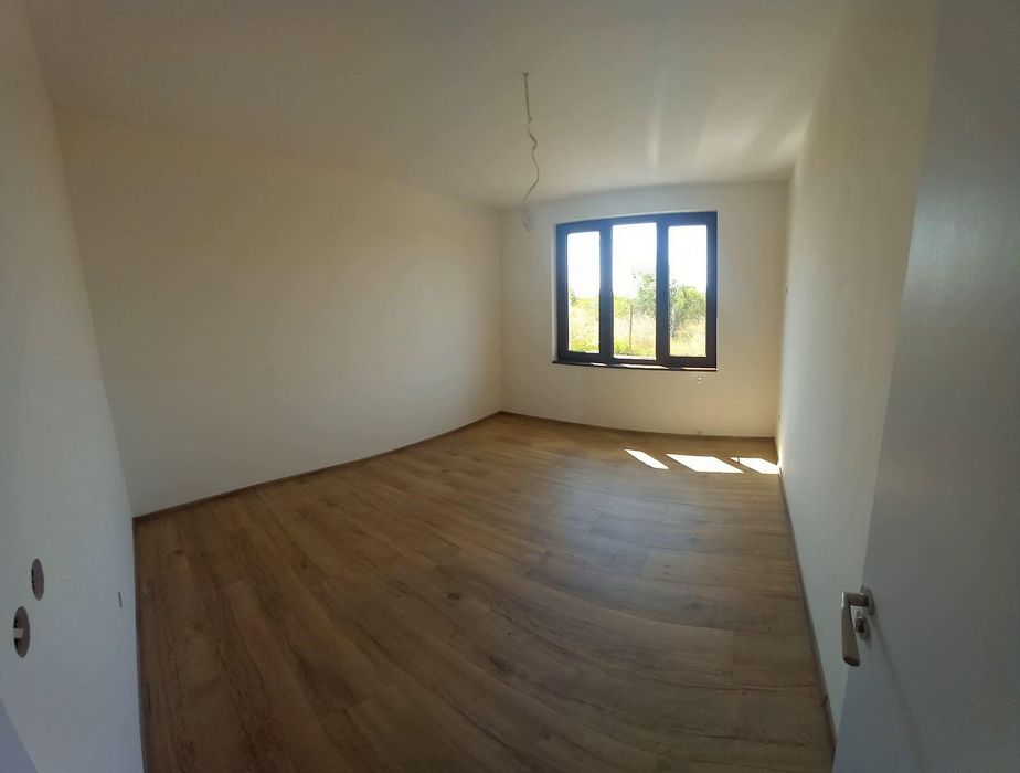 Дава се под наем Къща в Божурище - 100 кв.м за 897.6 € - Снимка #2