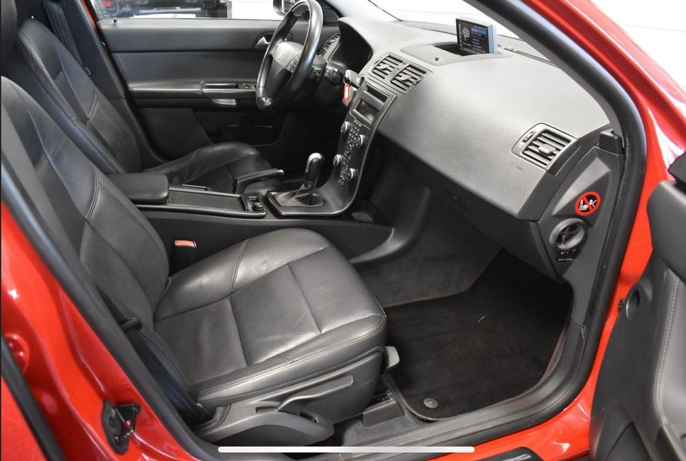 Volvo V50 D3 150 CP • Motor Volvo 5 cilindri • Euro 5 • R-Design •2012