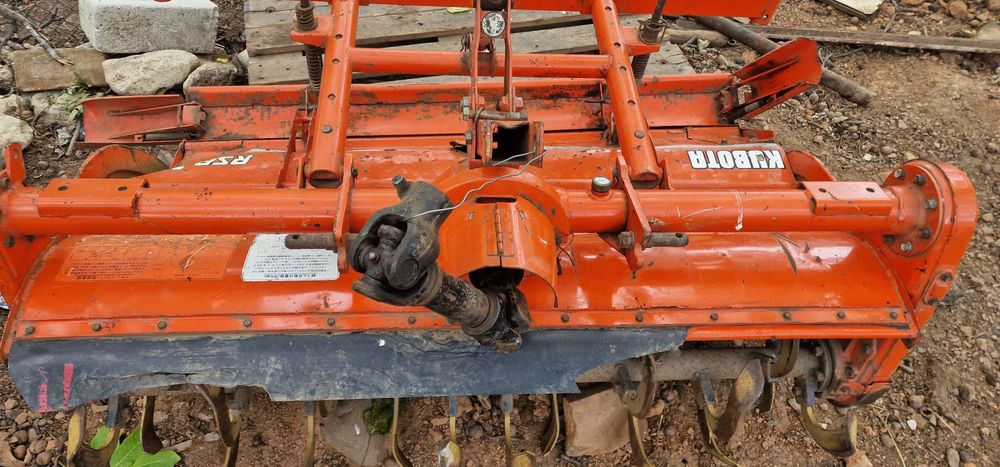 Utilaje agricole: freza vie, plug, grebla, cositoare