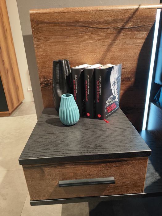 Спалня Белвю 180/200 с тапицирана табла, 2 нощни шкафчета и LED осветл