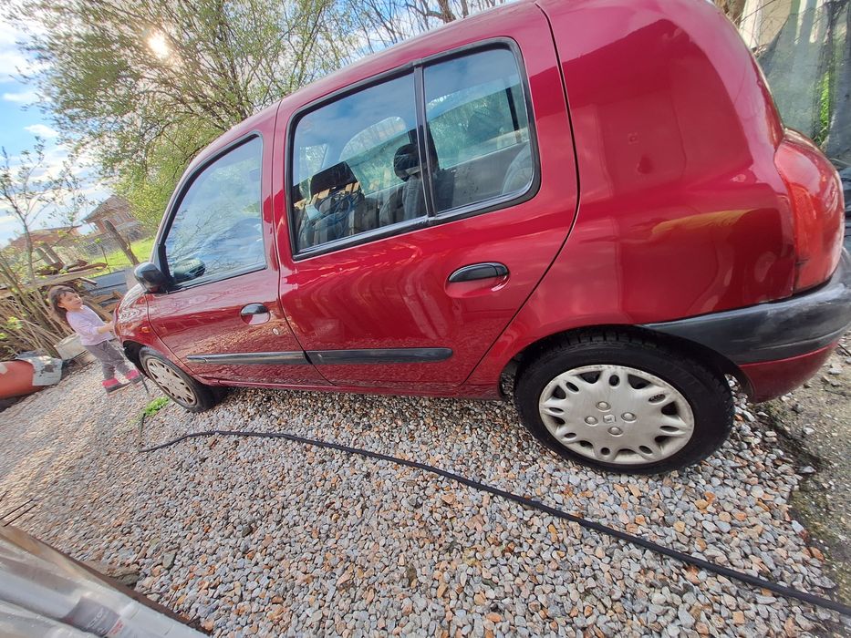 Продава се Renault Clio 1.2 бензин, 2000 г