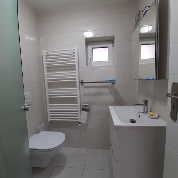 Vand casa cu demisol , parter , mansarda in Dambul Rotund