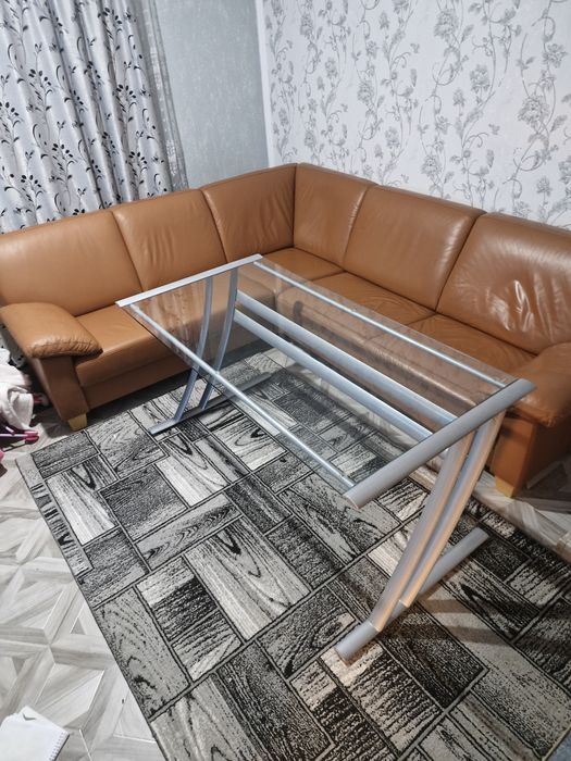 Masă cu sticla transparenta