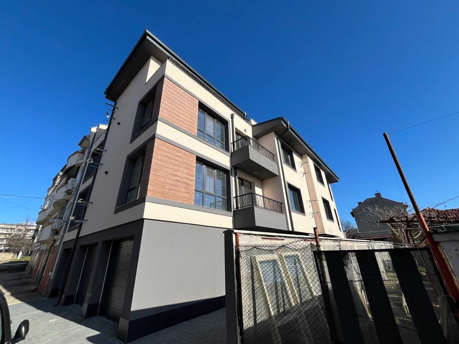 Продава се Тристаен апартамент в Казанлък - 105 кв.м за 826 €/кв.м - Снимка #1