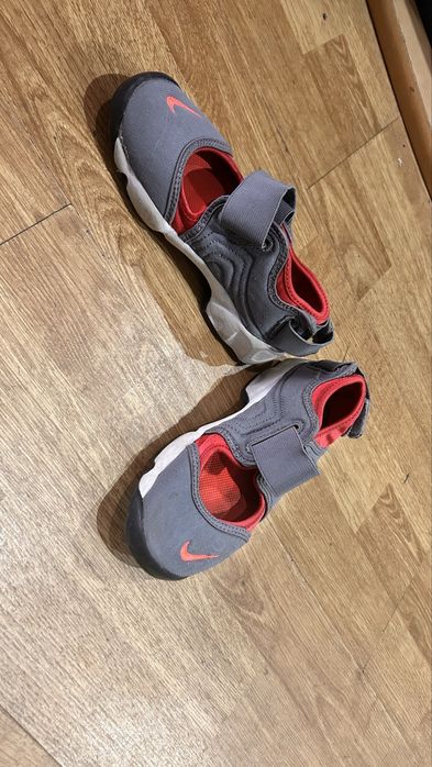 Маратонки тип сандал Nike номер 29,5