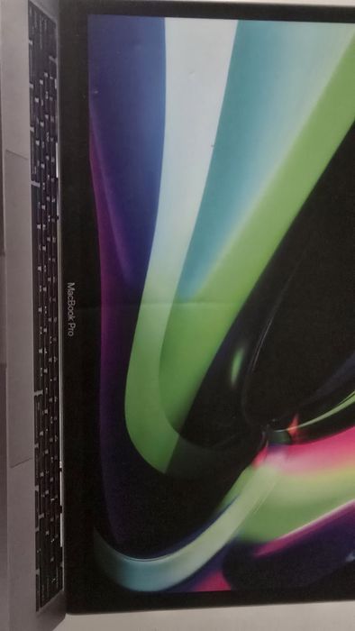Vând Macbook Pro M1 cu garanție