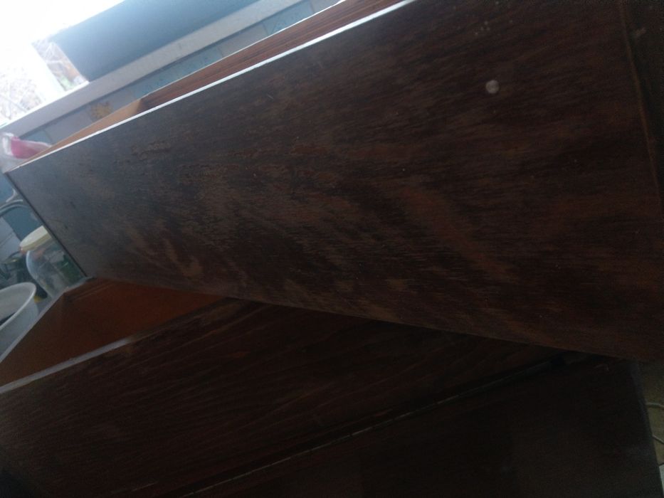 Продам столы и полки деревянные