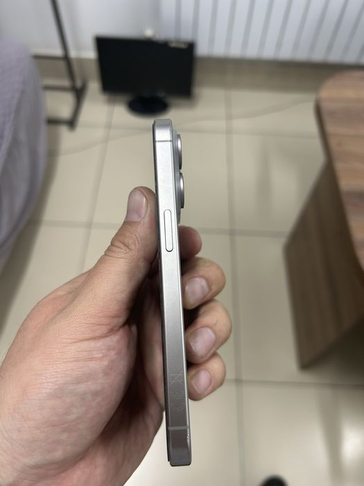 Айфон 15 про продаеться