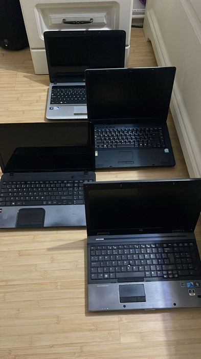 Vând 4 laptopuri în stare de funcționare