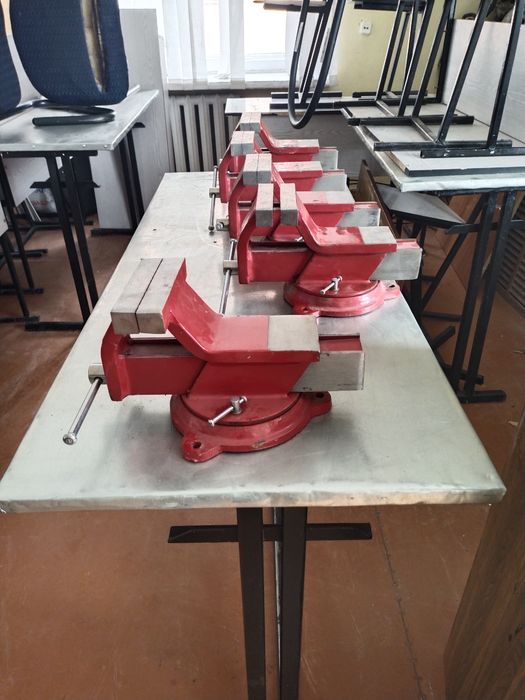 Продам тиски 125мм