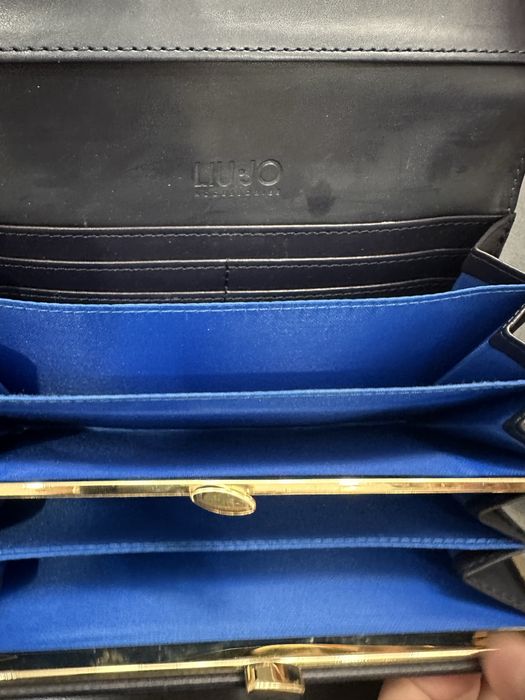 Armani exchenge ,Guess, Replay, Liu Jo, Love Moschino