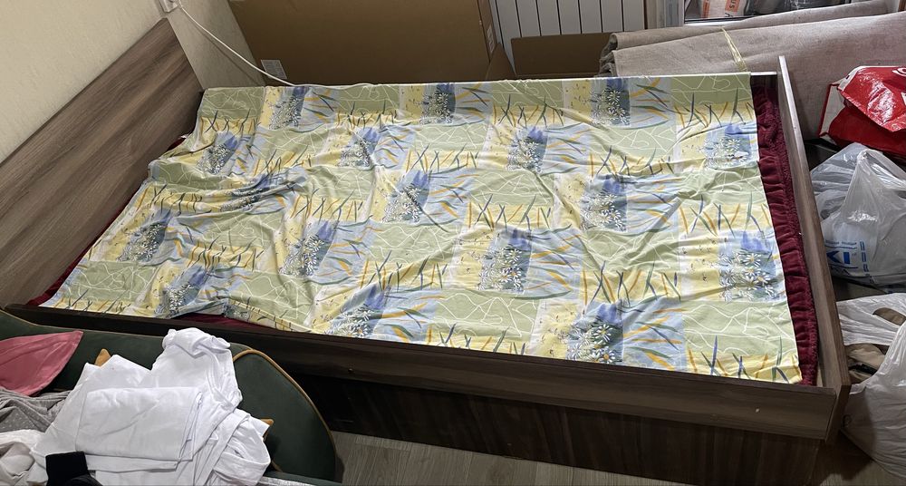 Кровать для спальни