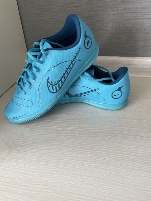 Детски футболни обувки