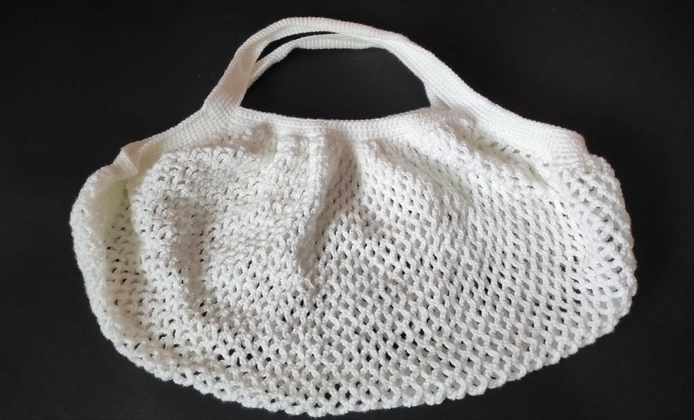 Две ажурени чанти ръчно изплетени на една кука
