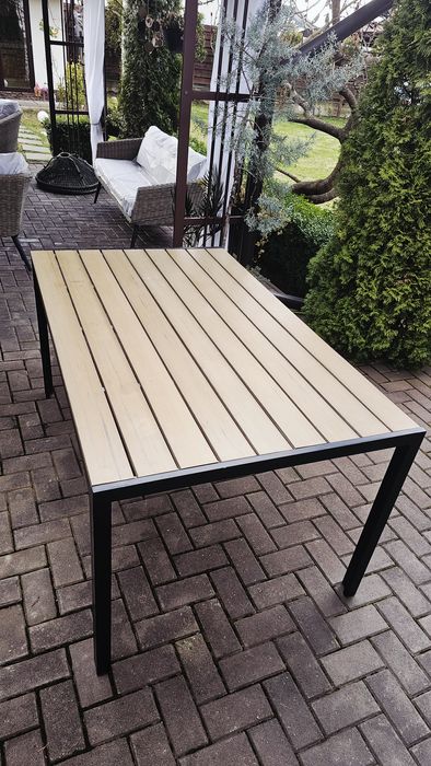 Masa metalica de grădină