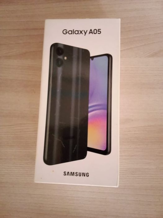 Продаю телефон Самсунг А 05