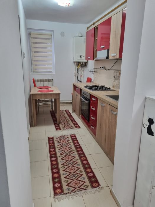 Închiriez apartament cu 2 camere