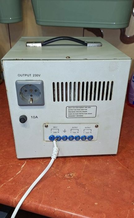 Stabilizator automat SVC-3000VA