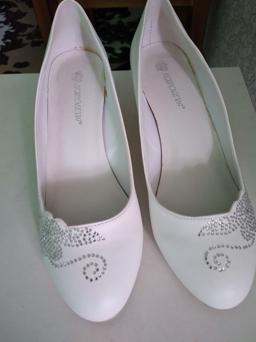 Туфли белые нарядные