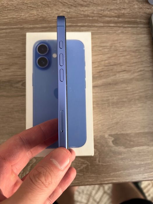 Продам iPhone 16