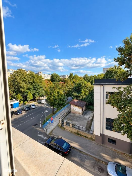 Victoria-Bd Tomis | Apart decomandat, renovat, mobilat si parcare