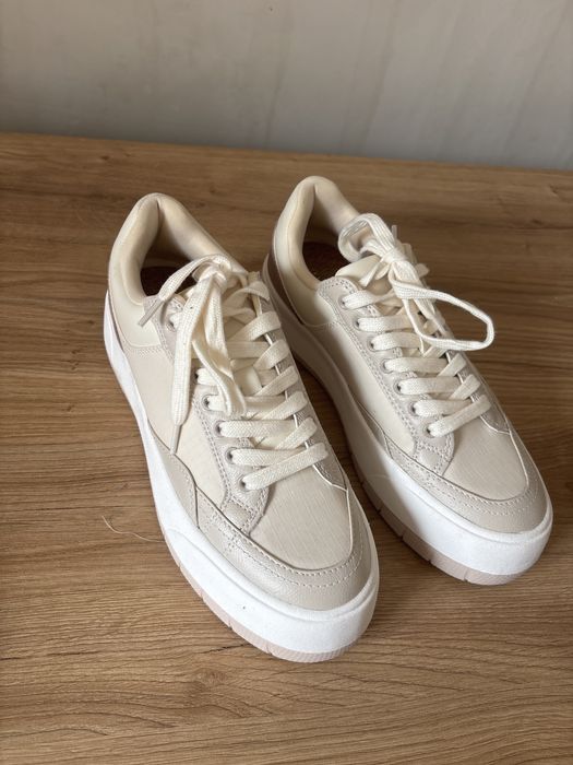 Кроссовки новые