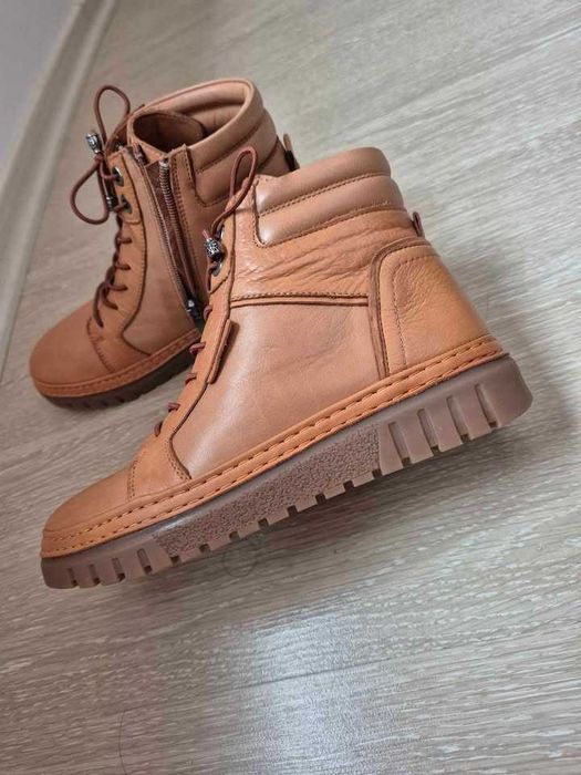 Нови боти от естествена кожа