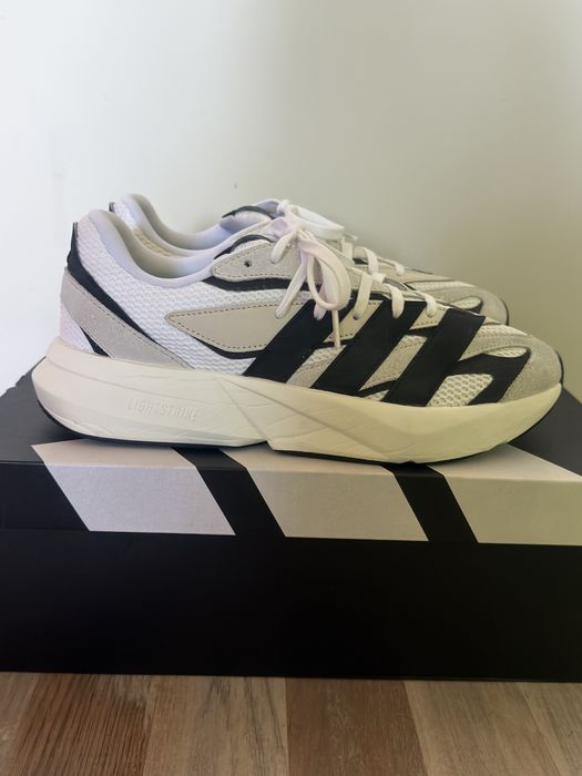 Маратонки Адидас Adidas lightbaze