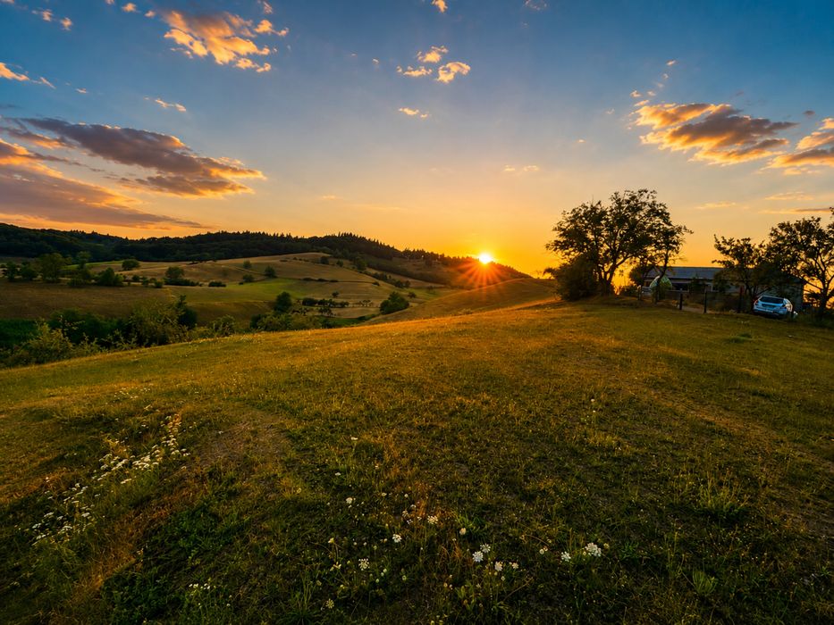 Vând teren intravilan construibil cu panoramă deosebită - 2453 mp Roșia