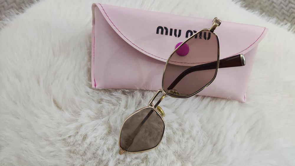 Miu Miu Супер актуални слънчеви очила