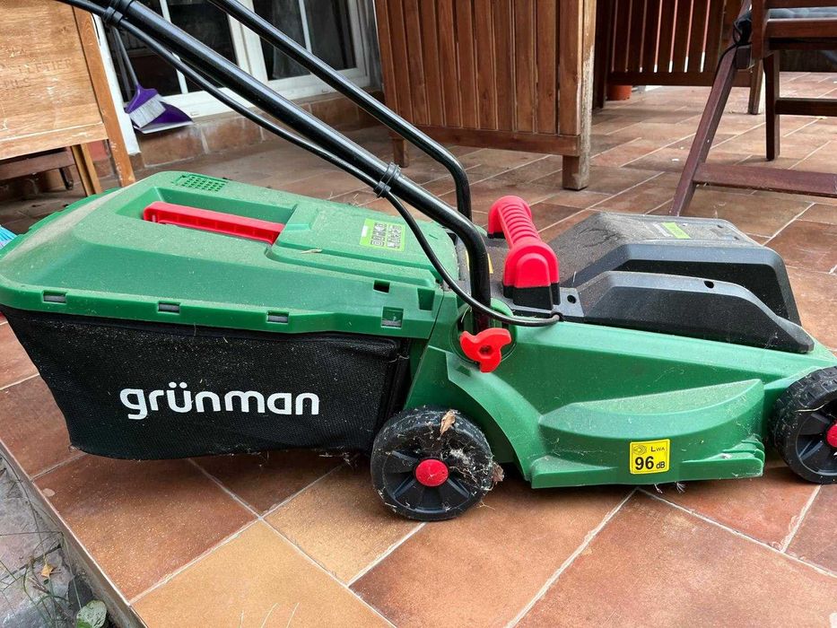 Mașina de tuns iarba Grünman 1200W