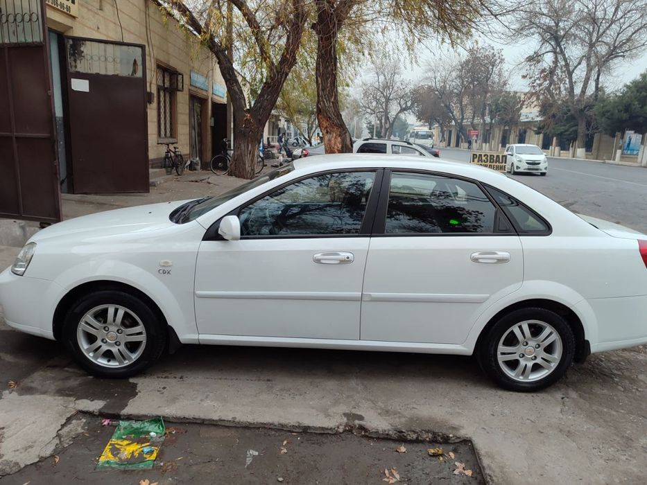 Позиция 2 Олди чап крилода краска бор ичига утмаган