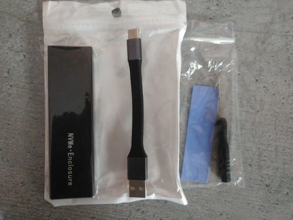 Carcasa, rack, enclosure, SSD extern,(NVME/NGFF), NOUA cu husa