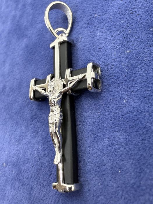 Cruce argint și silicon