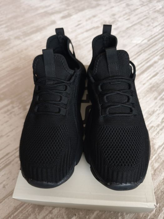 Прода.м лёгкие кроссовки