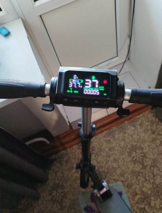 Электросамокат , отличное состояние