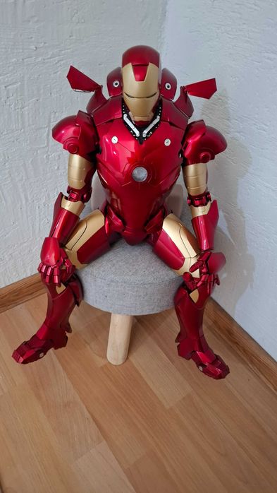 Железния човек с четири позиций