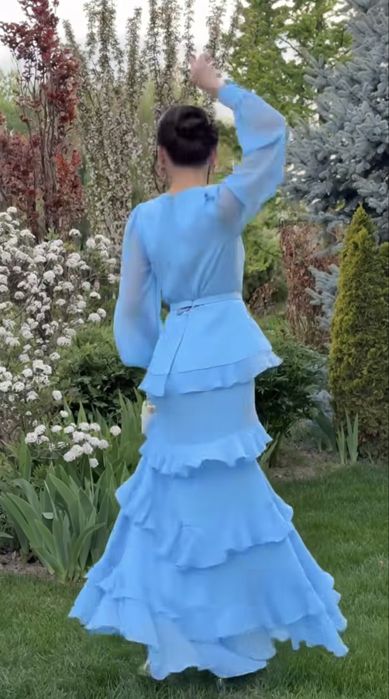 Эффектное ярусное платье