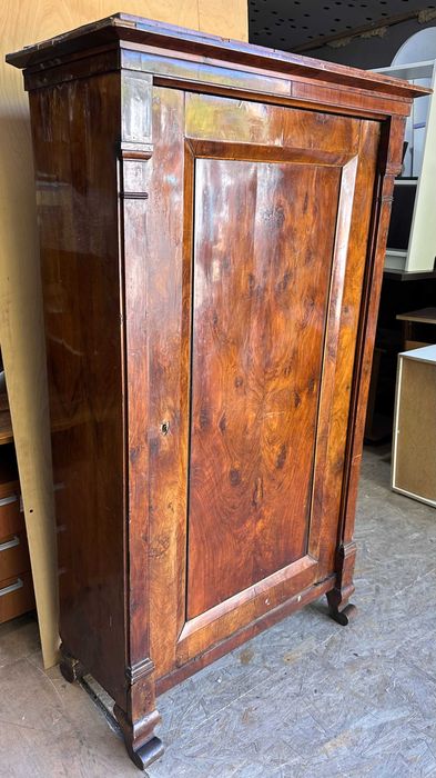 Dulap Vintage Stil Biedermeier cu furnir de nuc; Sifonier vechi din lemn masiv