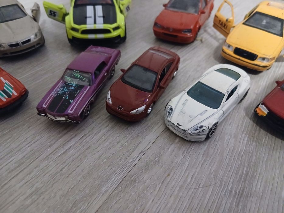 Метални коли .и.