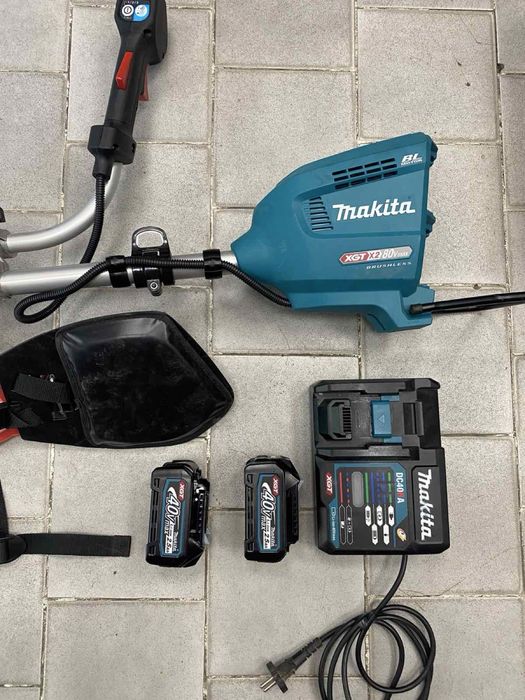 Професионален акумулаторен тример Makita ur012g