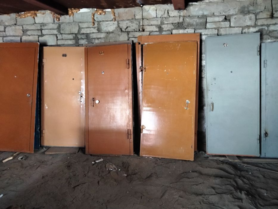 Железные  входные двери.